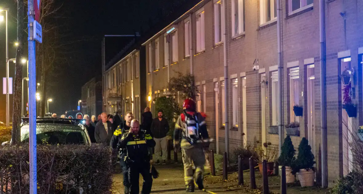 Rookinhalatie bij woningbrand in Amsterdam - Foto 1