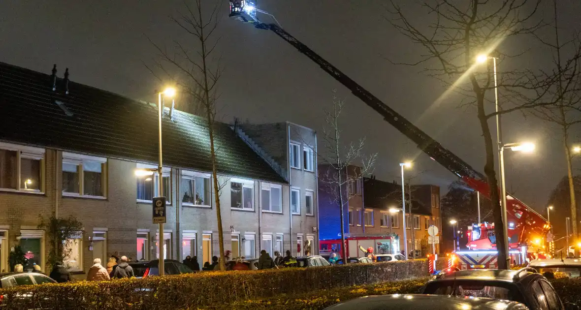 Rookinhalatie bij woningbrand in Amsterdam - Foto 2