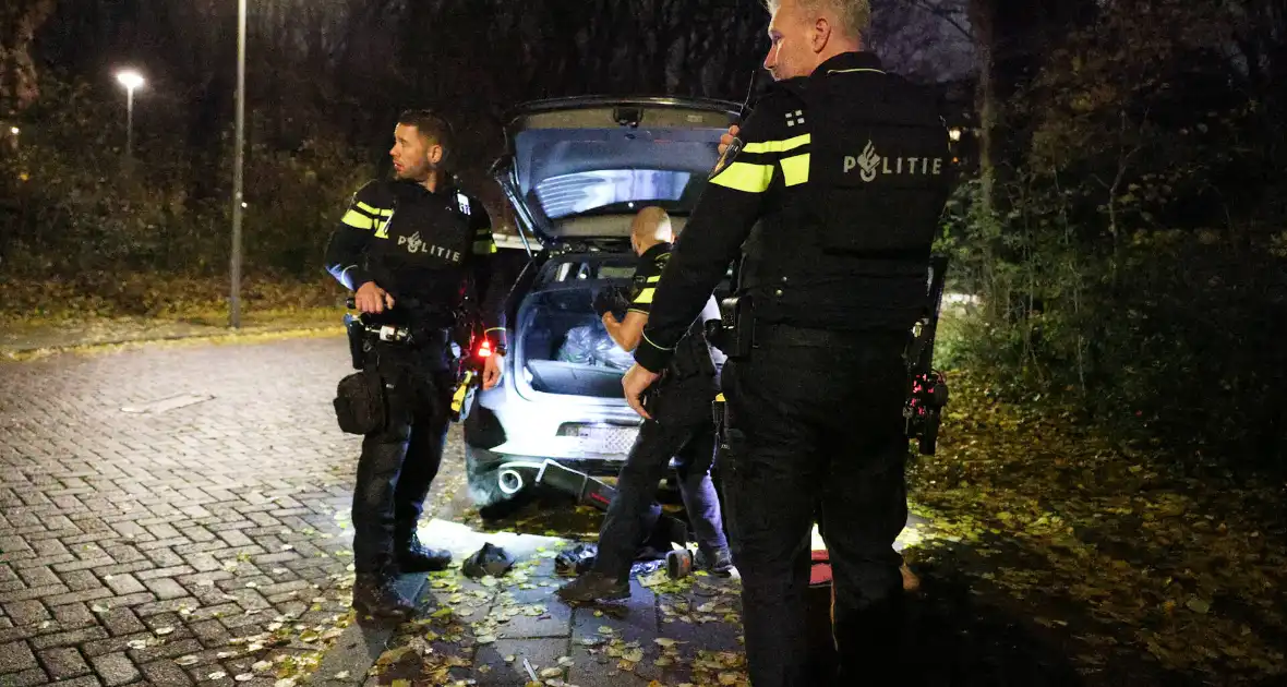 Politie massaal ingezet na melding vuurwapen bij ruzie na kop-staartbotsing - Foto 6