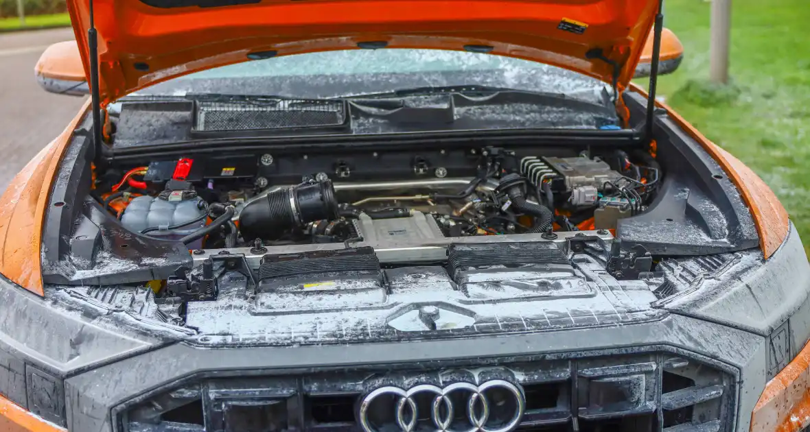 Brand in Duitse auto op tankstation