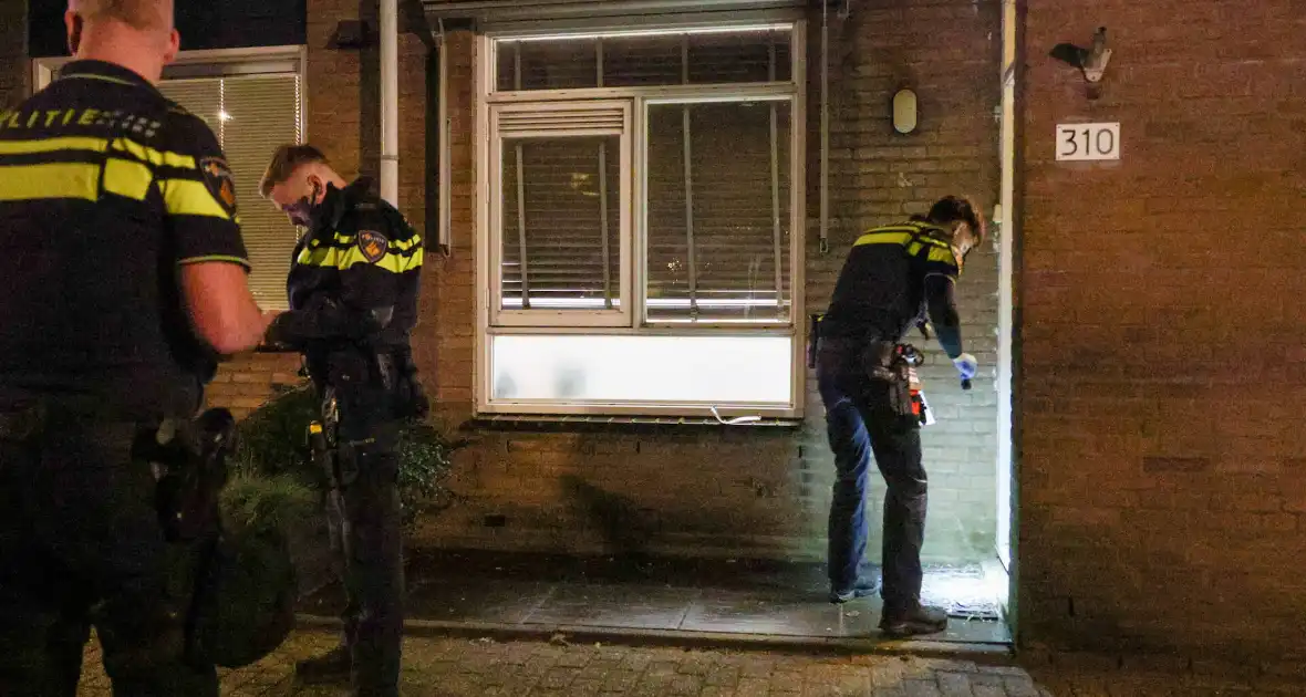 Explosie bij voordeur veroorzaakt schade - Foto 19