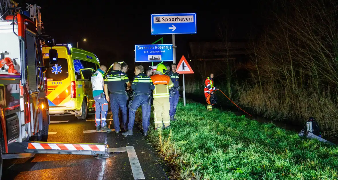 Auto te water tijdens ongeval met vier inzittenden