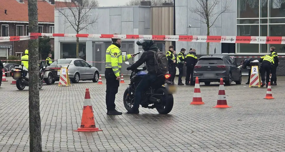 Inspectie van voertuigen tijdens politiecontrole - Foto 3