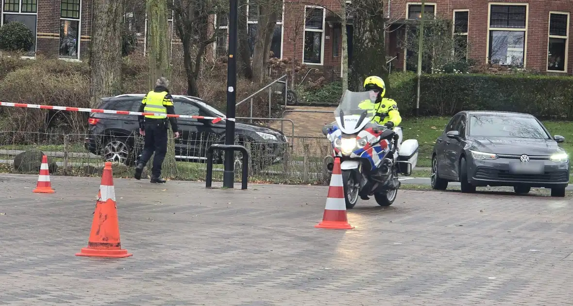 Inspectie van voertuigen tijdens politiecontrole - Foto 4
