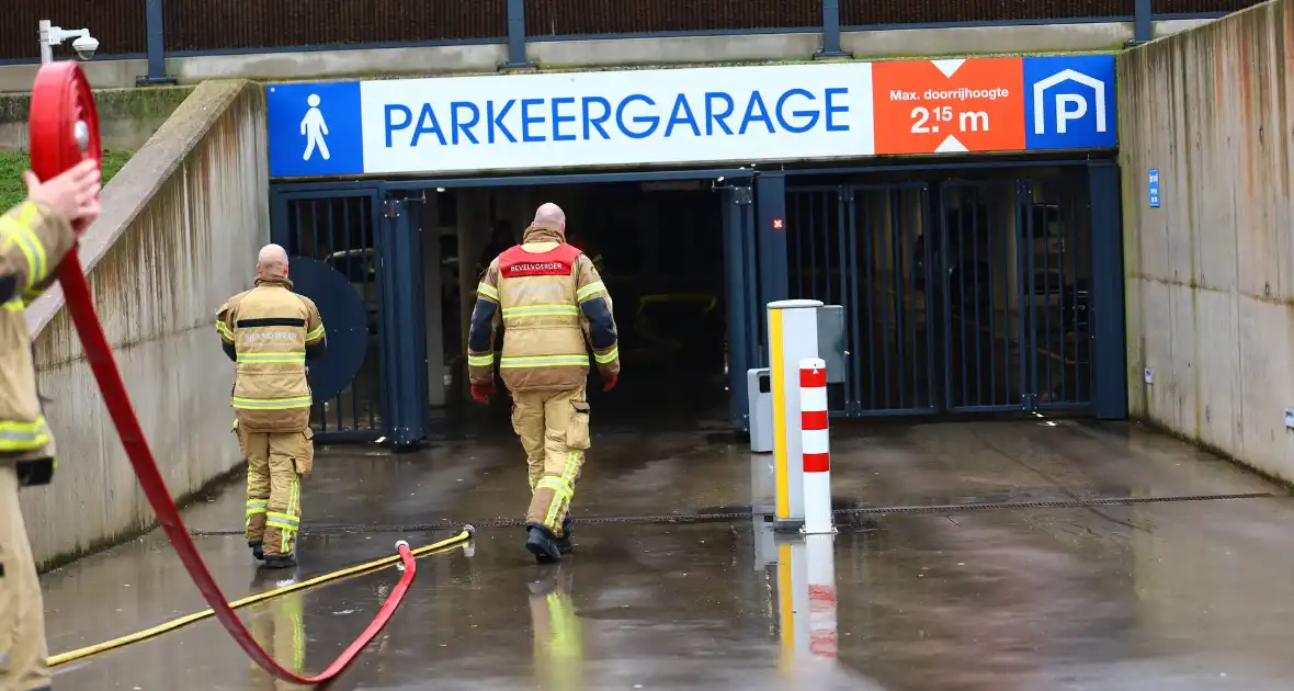 Brand in parkeergarage door elektrisch autootje - Foto 7