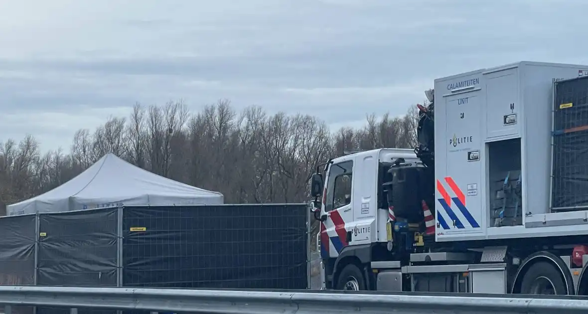 Politie onderzoekt fatale aanrijding - Foto 9