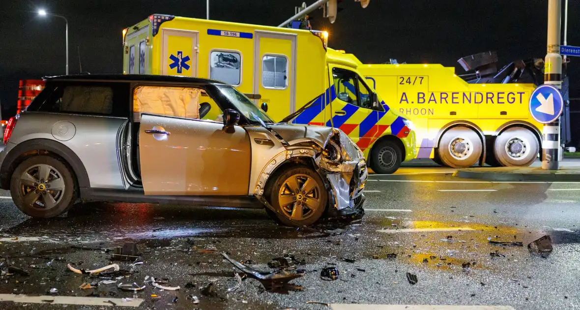 Ernstig ongeval met meerdere gewonden bij aanrijding - Foto 2