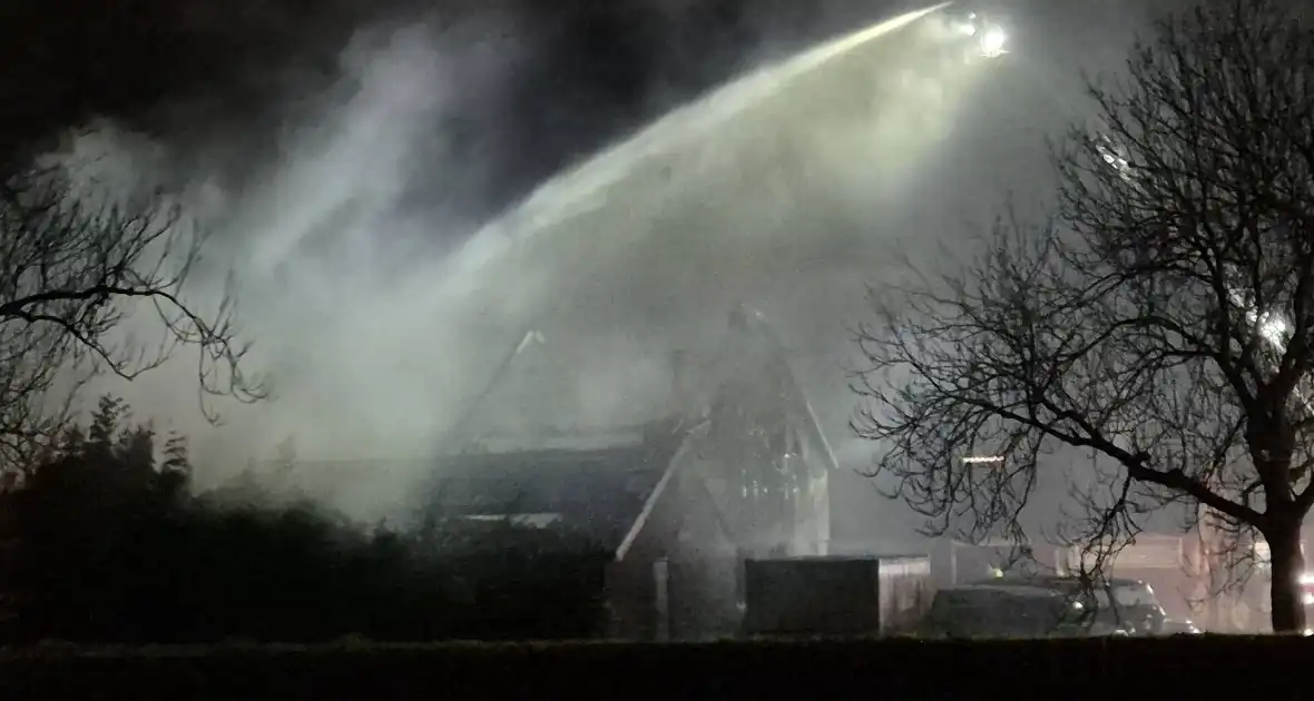 Paarden gered na brand in loods - Foto 4