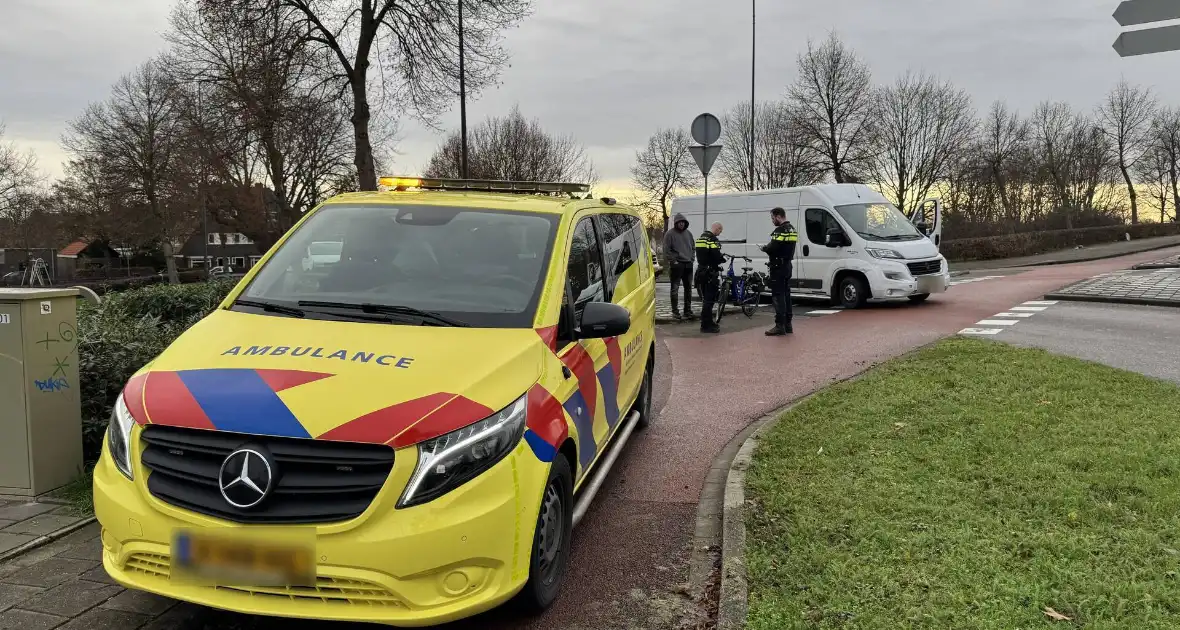 Fietser gewond bij aanrijding met pakketbezorger