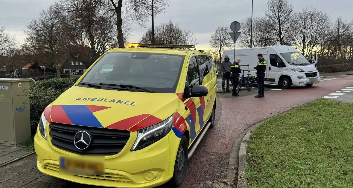 Fietser gewond bij aanrijding met pakketbezorger - Foto 3