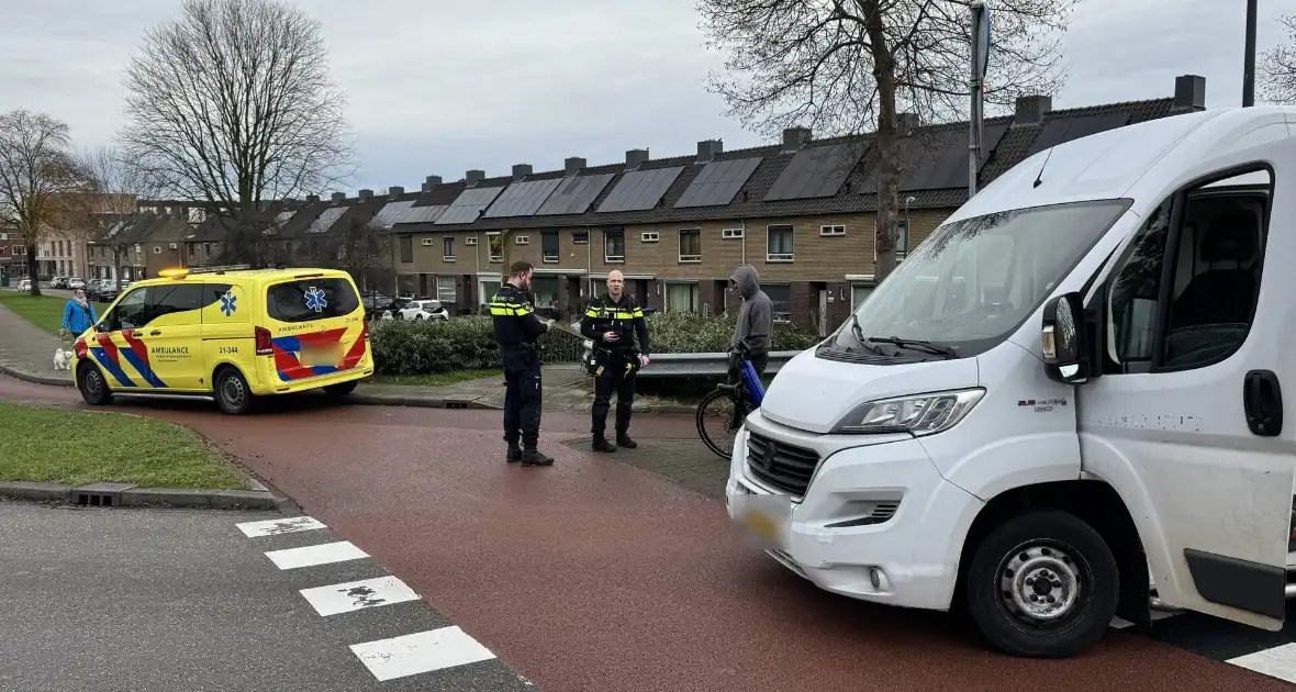 Fietser gewond bij aanrijding met pakketbezorger - Foto 4