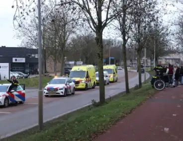 Twee fietsers komen ten val na aanrijding