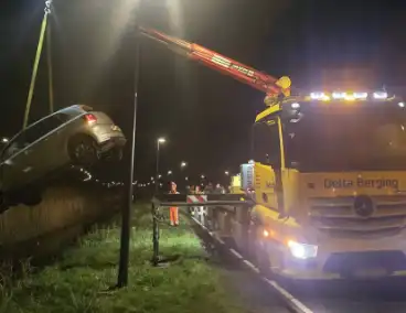 Auto te water na vlucht van bestuurder