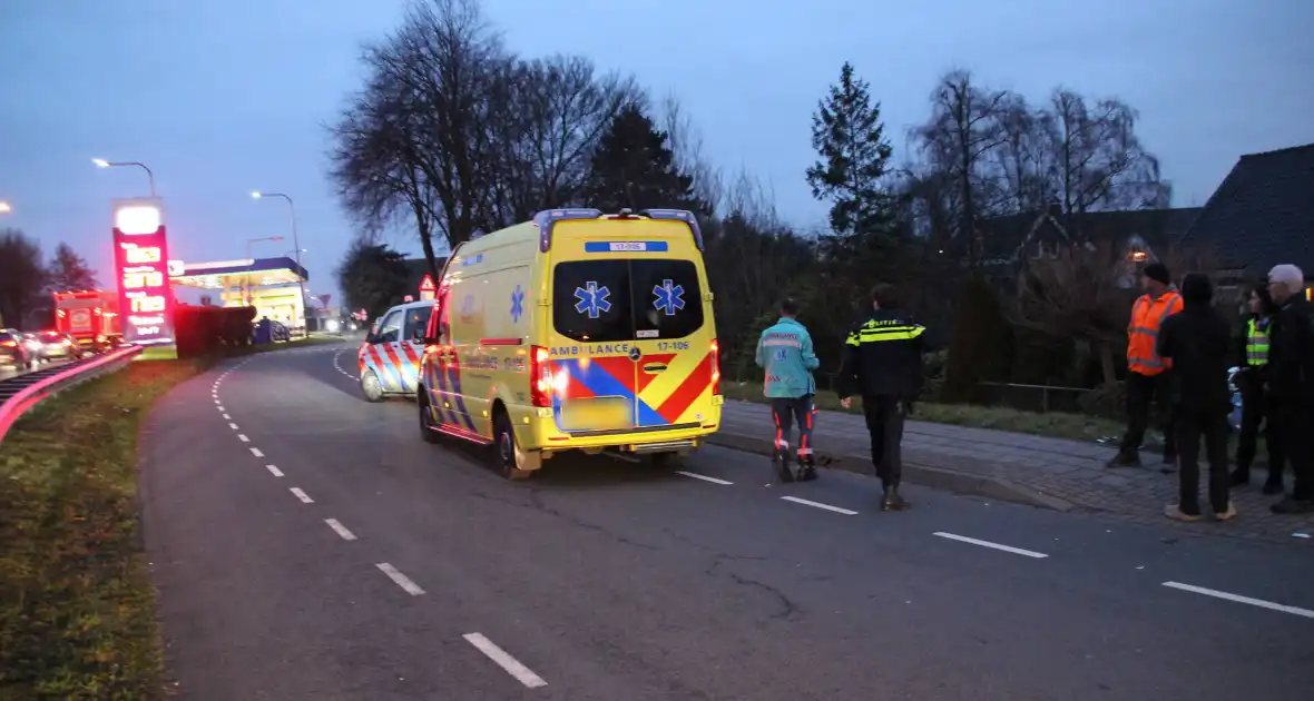 Ongeval tussen busje en scooter leidt tot ziekenhuisopname - Foto 1