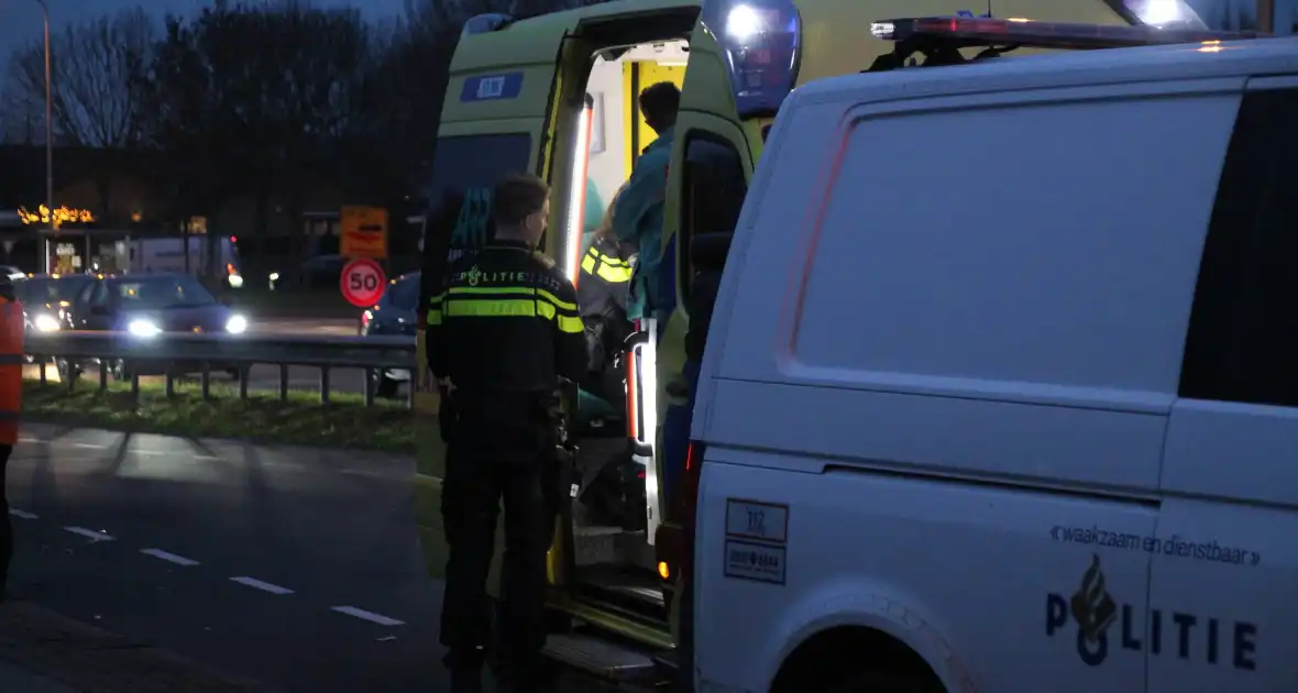 Ongeval tussen busje en scooter leidt tot ziekenhuisopname - Foto 3