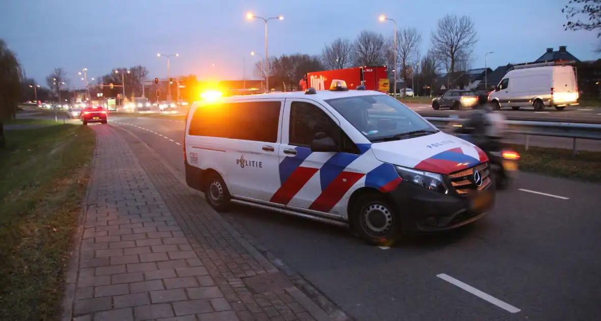 Ongeval tussen busje en scooter leidt tot ziekenhuisopname - Foto 4