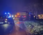 Botsing tussen auto en trekker leidt tot tijdelijke wegafsluiting