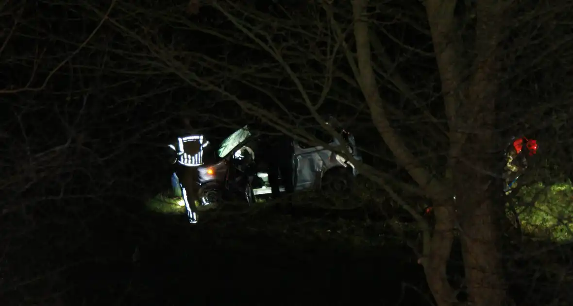 Bestuurder raakt gewond bij ongeval - Foto 4