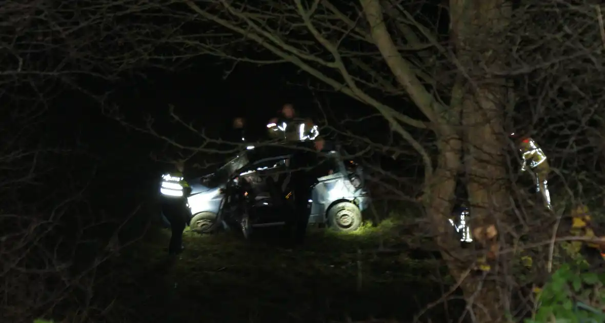 Bestuurder raakt gewond bij ongeval - Foto 9