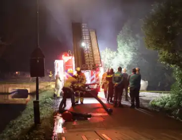 Brand in opslagschuur snel onder controle