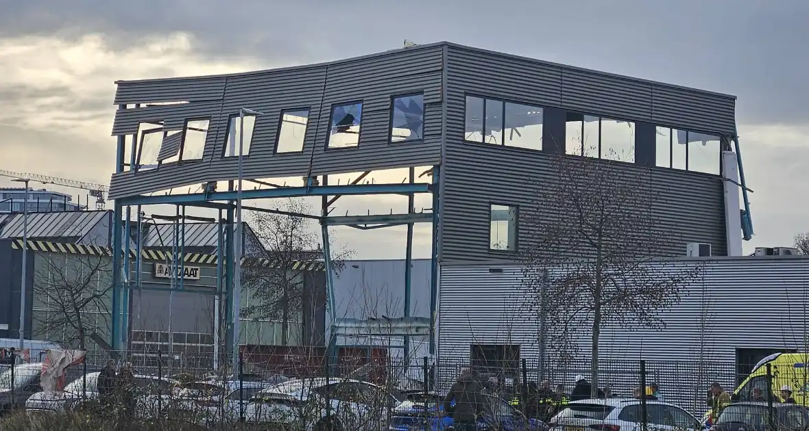 Bedrijfspand deels ingestort