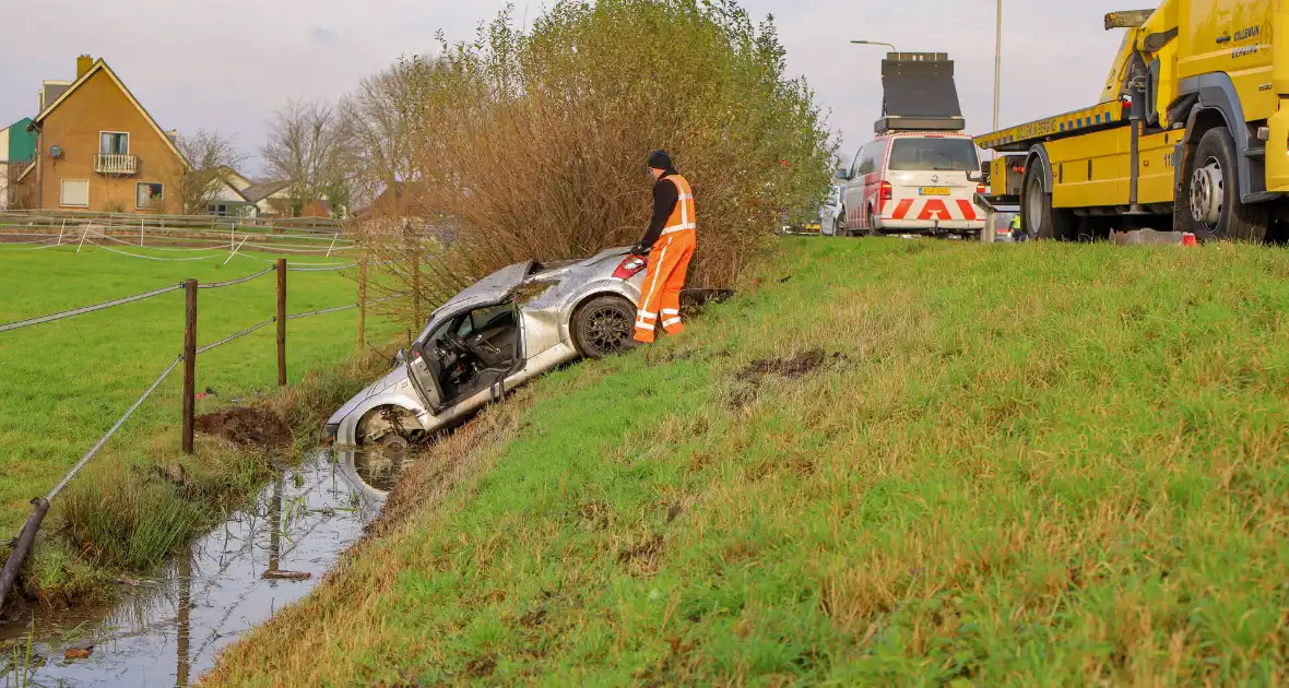 Auto te water in ongeval