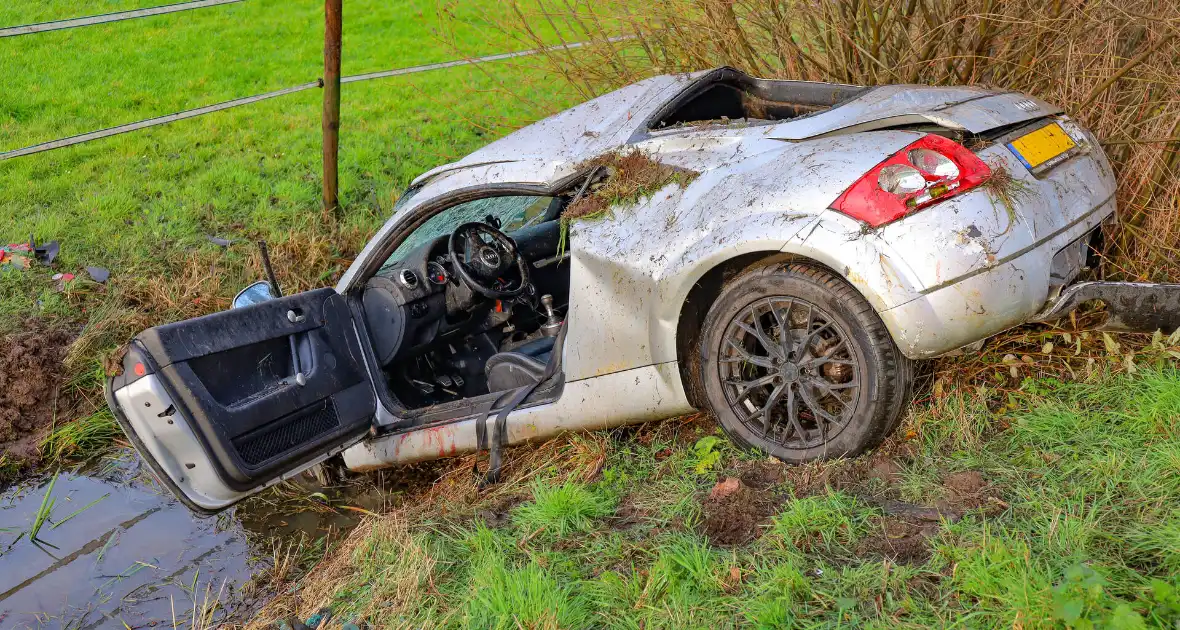 Auto te water in ongeval - Foto 2