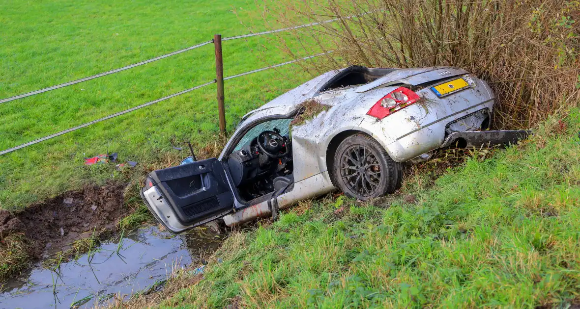 Auto te water in ongeval - Foto 6