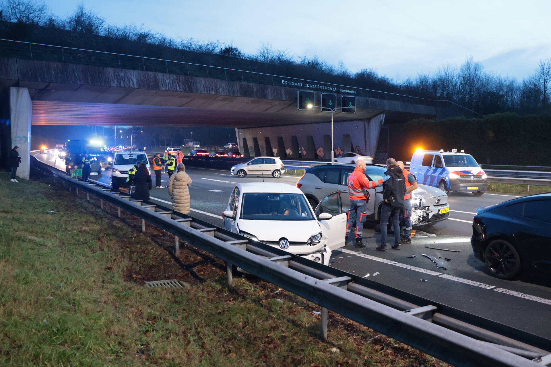 Zes voertuigen betrokken bij kettingbotsing op snelweg