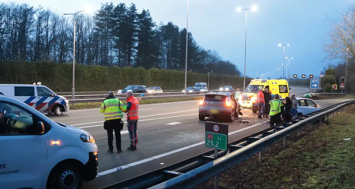 Zes voertuigen betrokken bij kettingbotsing op snelweg - Foto 4