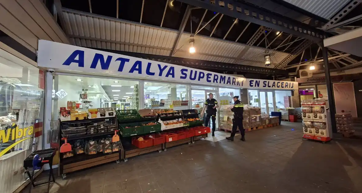 Overval op supermarkt en slagerij leidt tot grote politieactie