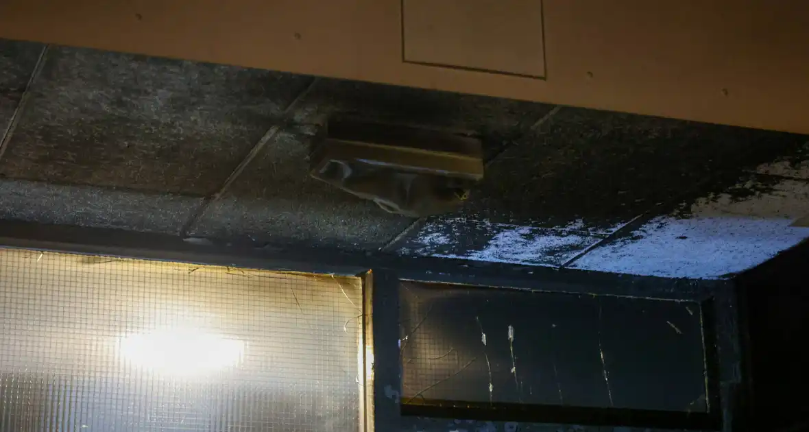 Explosie leidt tot woningbrand en ontruiming van twaalf woningen - Foto 1