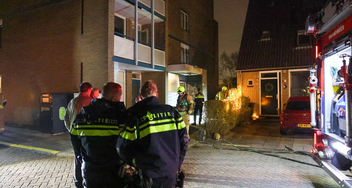 Explosie leidt tot woningbrand en ontruiming van twaalf woningen - Foto 2