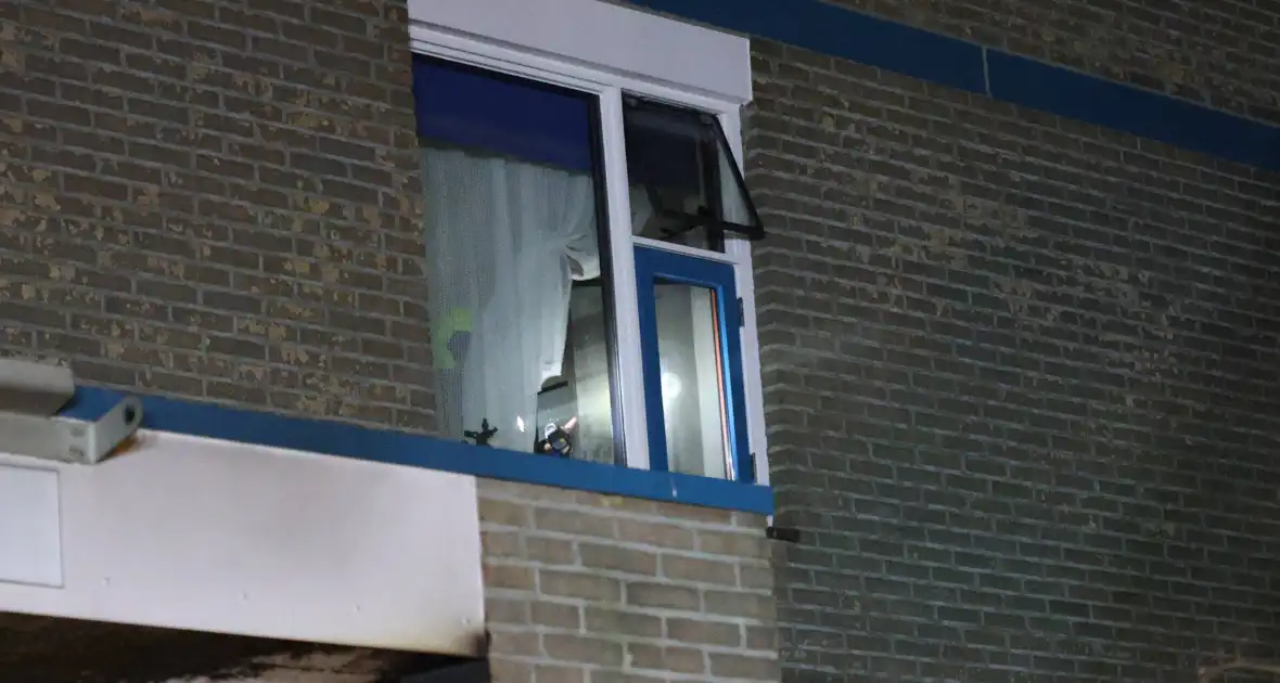 Explosie leidt tot woningbrand en ontruiming van twaalf woningen - Foto 4