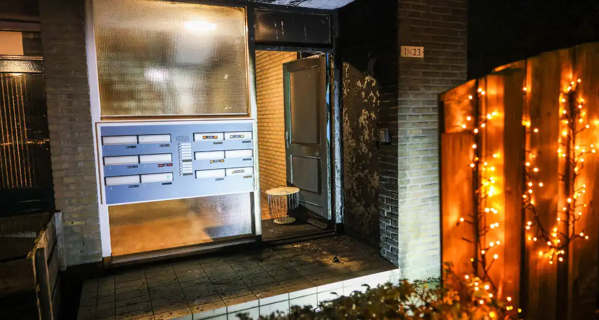 Explosie leidt tot woningbrand en ontruiming van twaalf woningen - Foto 5
