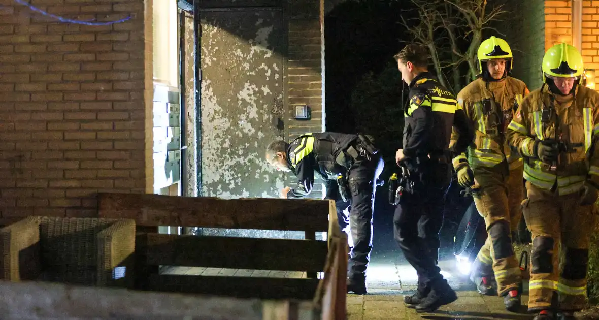 Explosie leidt tot woningbrand en ontruiming van twaalf woningen - Foto 7