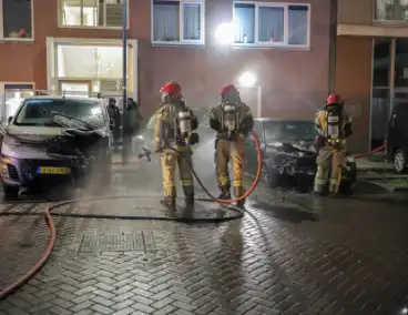 Drie auto's verwoest door brand in Amsterdam