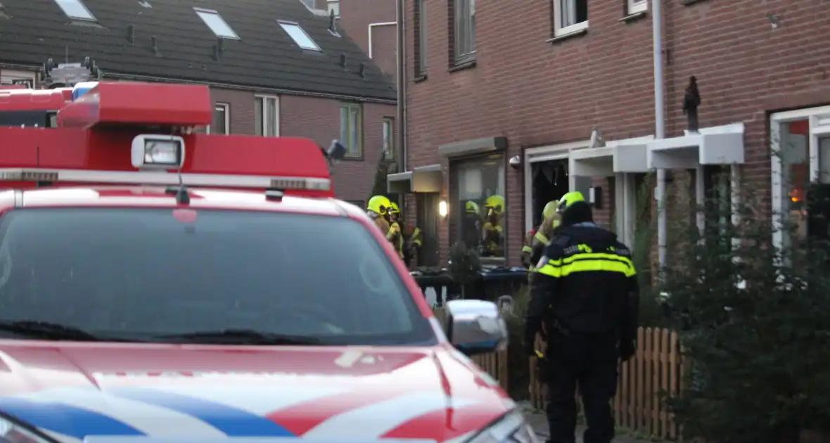 Brandweer schaalde op na melding woningbrand - Foto 6