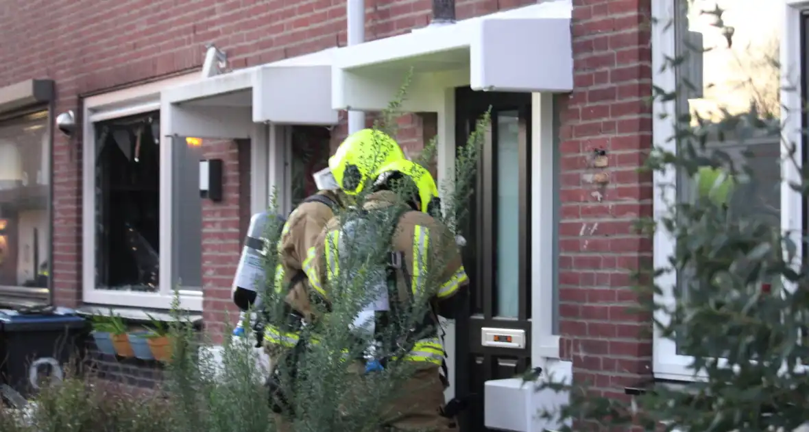 Brandweer schaalde op na melding woningbrand - Foto 8
