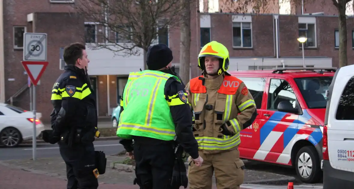 Brandweer schaalde op na melding woningbrand - Foto 9
