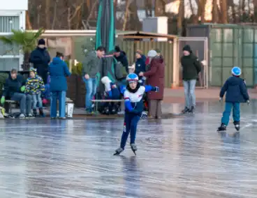 Eerste kerstdag brengt schaatsplezier op natuurijs