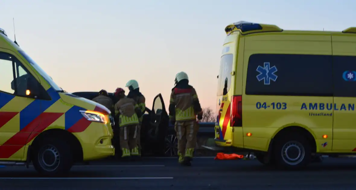 Verkeersongeval door loslopende hond op snelweg - Foto 3