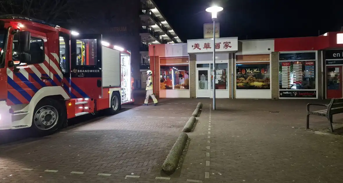 Jongeren steken prullenbak in brand - Foto 3
