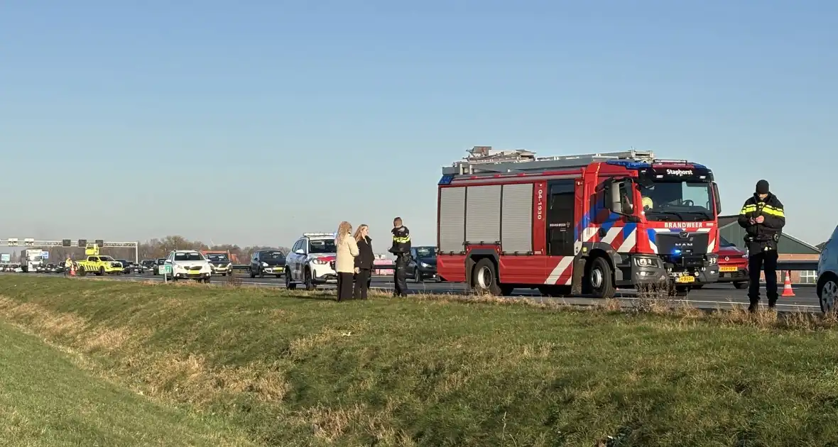 Autobrand leidt tot verkeershinder op A28 - Foto 1