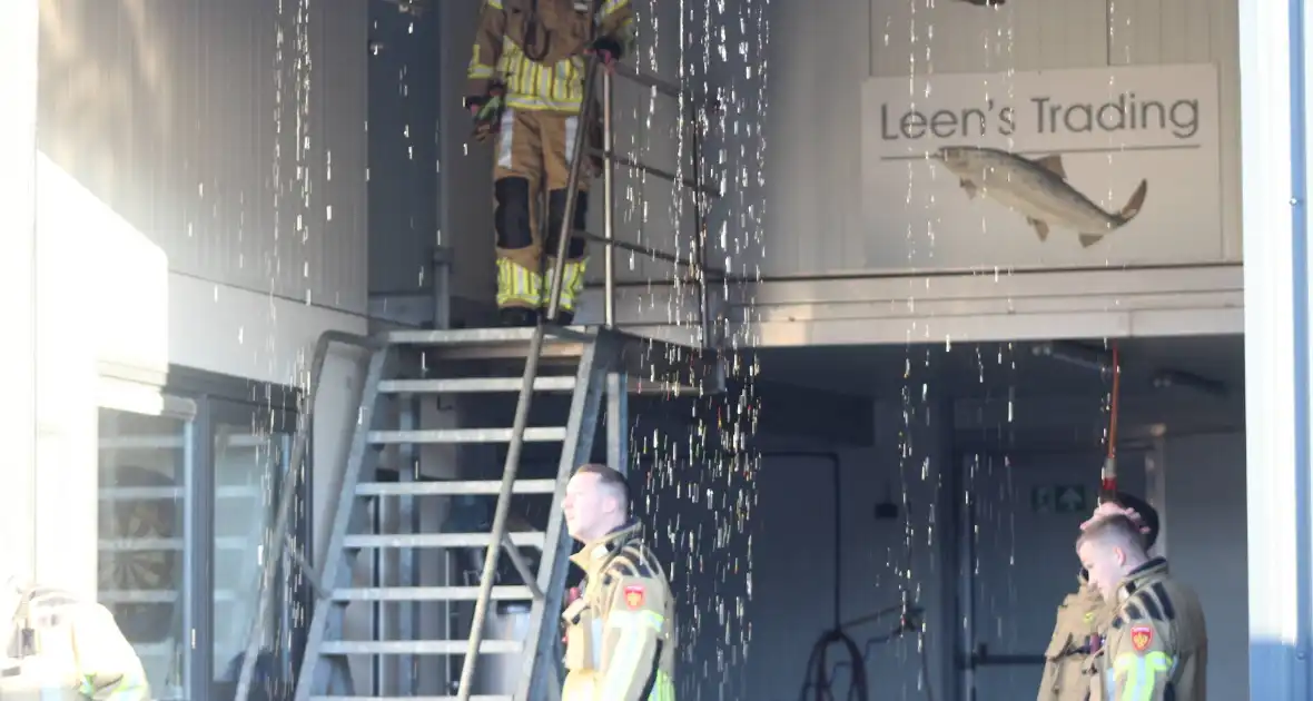 Brandweer sluit gesprongen waterleiding af