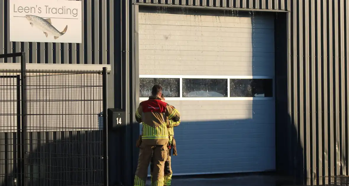 Brandweer sluit gesprongen waterleiding af - Foto 3