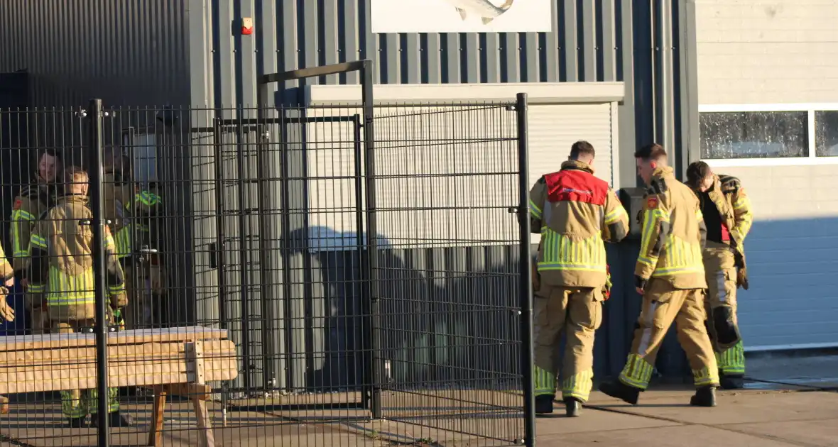 Brandweer sluit gesprongen waterleiding af - Foto 4