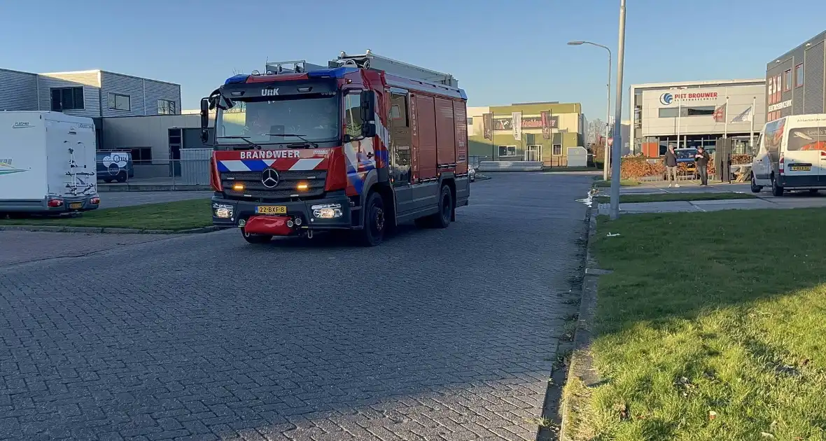 Brandweer sluit gesprongen waterleiding af - Foto 5
