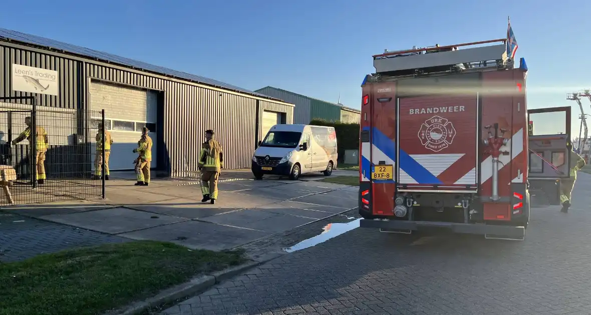 Brandweer sluit gesprongen waterleiding af - Foto 6