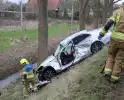 Zwaargewonde bij ongeval met auto tegen boom